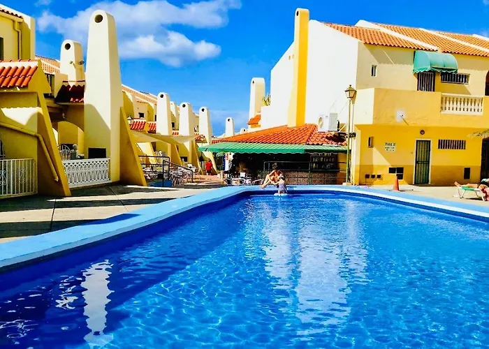 Cozy And Sunny With Everything Need, Great Location * Адехе