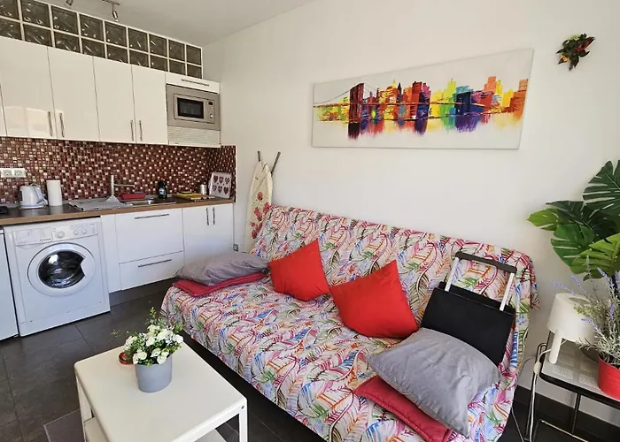 Cozy And Sunny With Everything Need, Great Location Apartamento